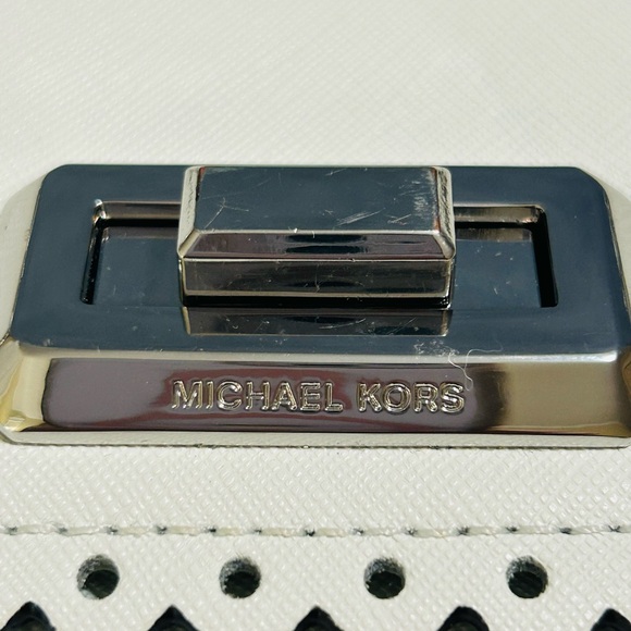 Michael Kors Hannah White Saffiano Leather Scallop Crossbody Bag NWOT - Picture 7 of 11